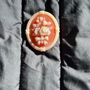 Vintage Avon Cameo daisy and tulips